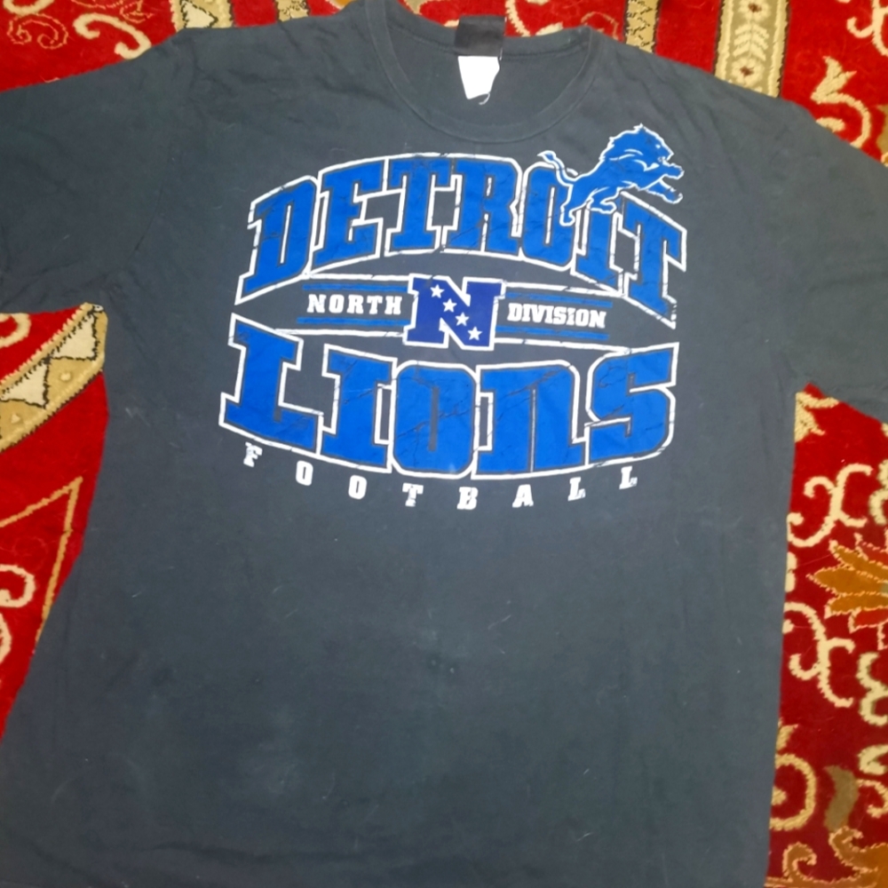 Detroit Lions Black and Blue Men's Short Sleeve Tee